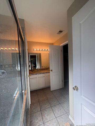 8410 branch hollow, Universal City, TX 78148