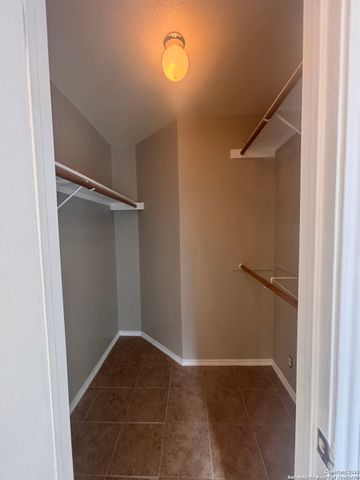 8410 branch hollow, Universal City, TX 78148