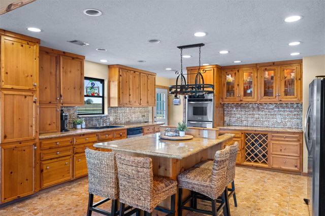 6622 County Road 360, Buffalo, TX 75831