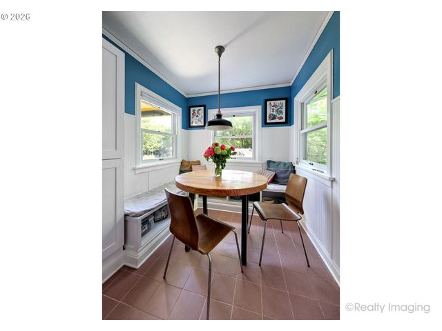 7523 Se WASHINGTON St, Portland, OR 97215