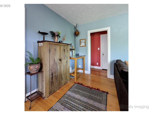 7523 Se WASHINGTON St, Portland, OR 97215