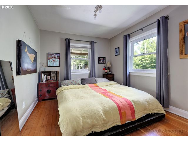 7523 Se WASHINGTON St, Portland, OR 97215