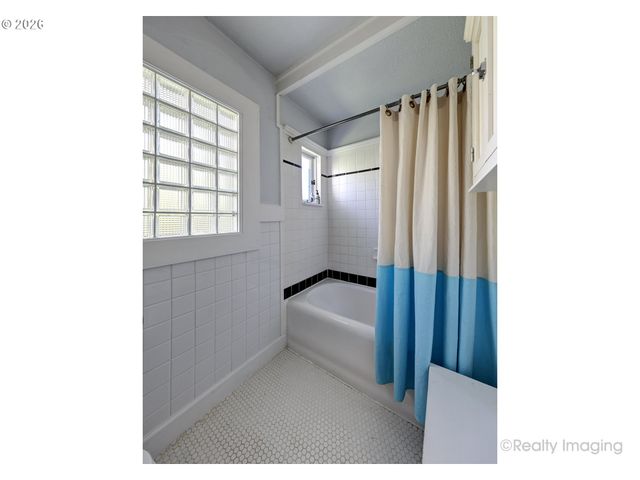 7523 Se WASHINGTON St, Portland, OR 97215