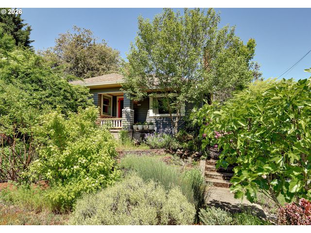 7523 Se WASHINGTON St, Portland, OR 97215