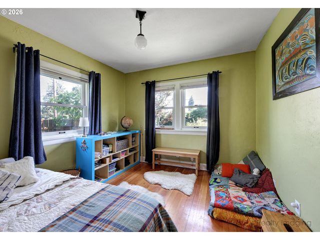 7523 Se WASHINGTON St, Portland, OR 97215