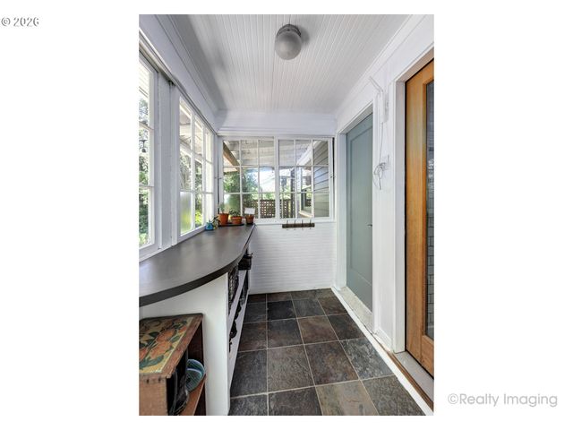 7523 Se WASHINGTON St, Portland, OR 97215