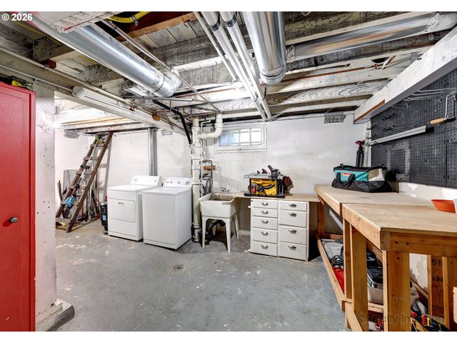 7523 Se WASHINGTON St, Portland, OR 97215
