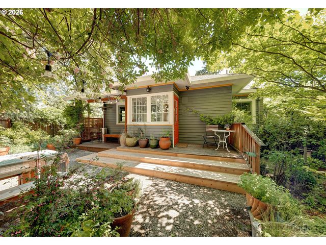 7523 Se WASHINGTON St, Portland, OR 97215