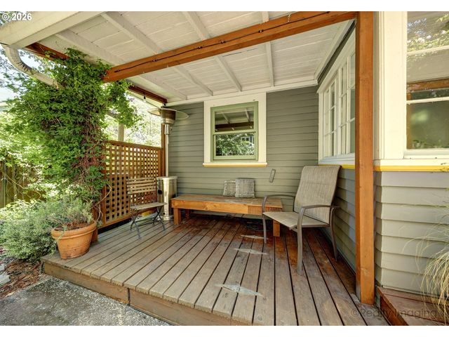 7523 Se WASHINGTON St, Portland, OR 97215