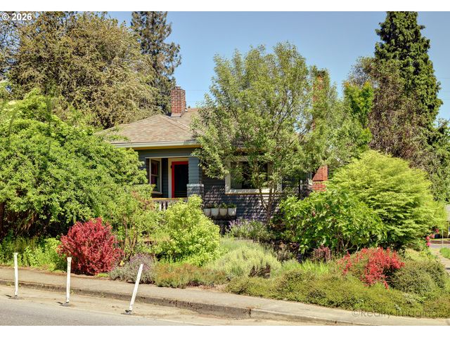 7523 Se WASHINGTON St, Portland, OR 97215