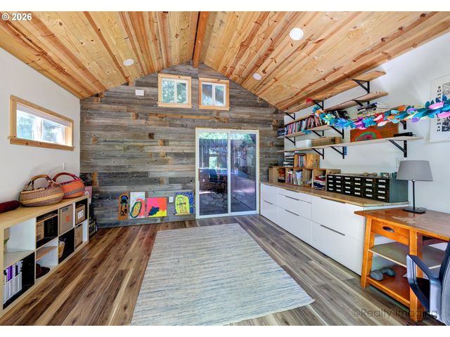 7523 Se WASHINGTON St, Portland, OR 97215