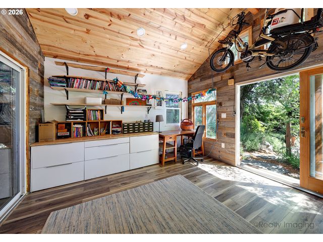 7523 Se WASHINGTON St, Portland, OR 97215