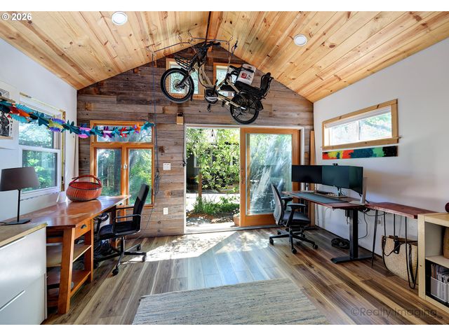 7523 Se WASHINGTON St, Portland, OR 97215