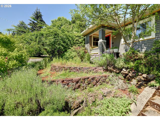 7523 Se WASHINGTON St, Portland, OR 97215