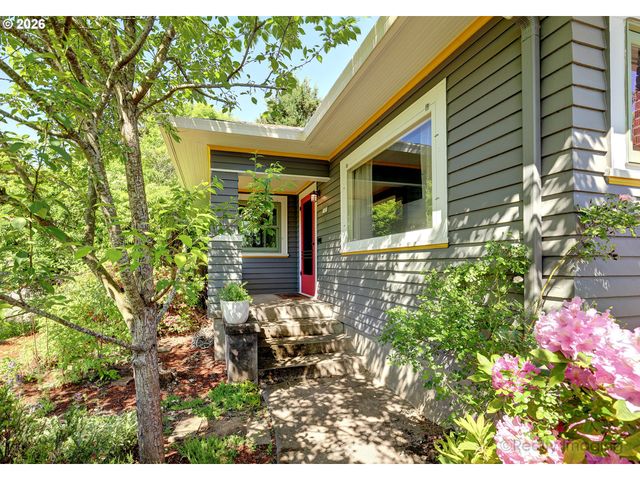 7523 Se WASHINGTON St, Portland, OR 97215