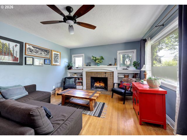 7523 Se WASHINGTON St, Portland, OR 97215