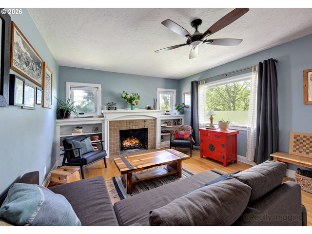 7523 Se WASHINGTON St, Portland, OR 97215