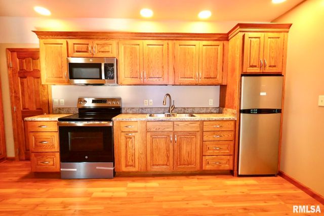 602 S 4TH Street, Dahlgren, IL 62828