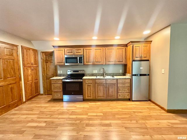 602 S 4TH Street, Dahlgren, IL 62828