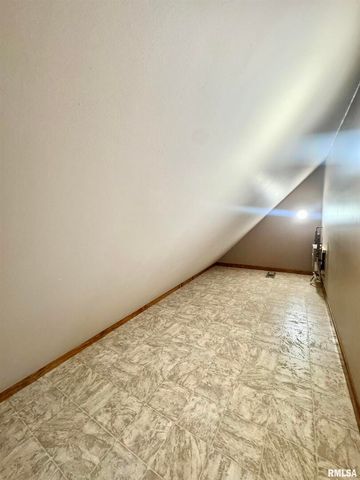 602 S 4TH Street, Dahlgren, IL 62828