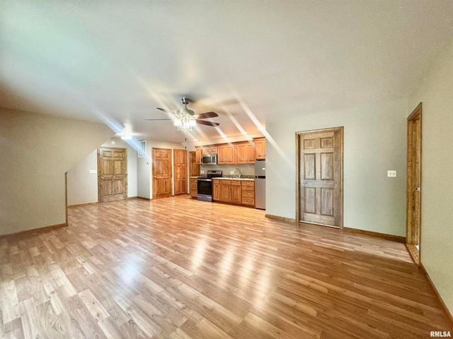 602 S 4TH Street, Dahlgren, IL 62828