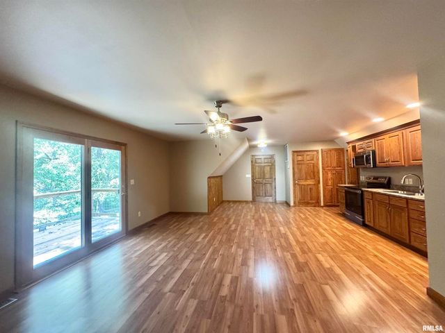 602 S 4TH Street, Dahlgren, IL 62828