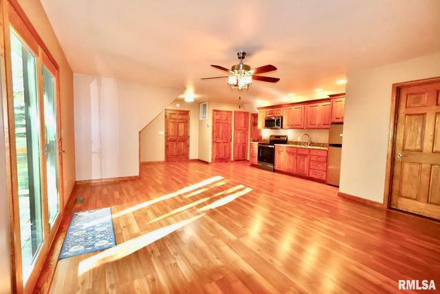 602 S 4TH Street, Dahlgren, IL 62828