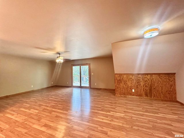 602 S 4TH Street, Dahlgren, IL 62828