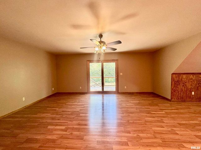 602 S 4TH Street, Dahlgren, IL 62828