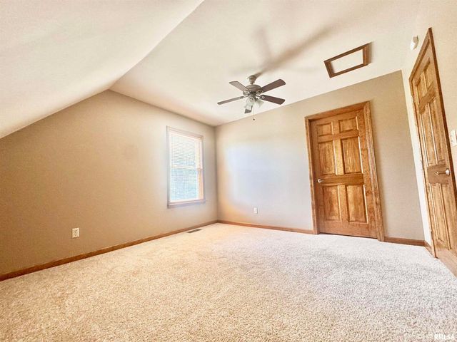 602 S 4TH Street, Dahlgren, IL 62828