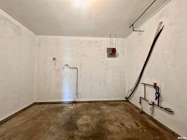 602 S 4TH Street, Dahlgren, IL 62828