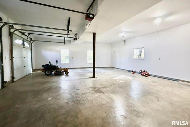 602 S 4TH Street, Dahlgren, IL 62828