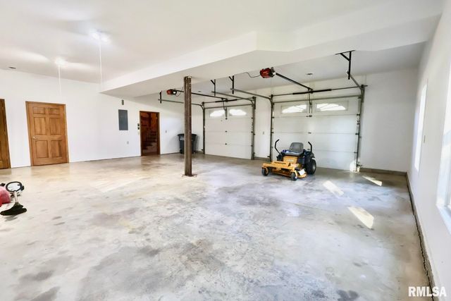 602 S 4TH Street, Dahlgren, IL 62828