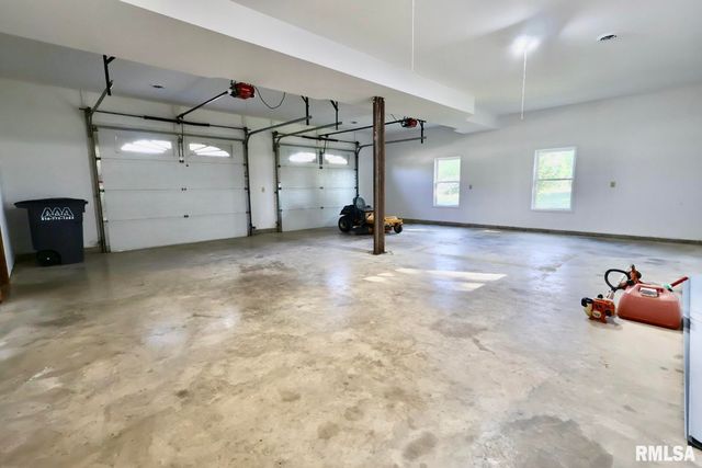 602 S 4TH Street, Dahlgren, IL 62828