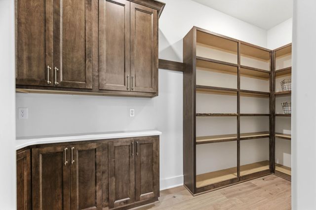 3 E Via Roma St, Wichita, KS 67230