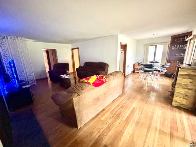 1614 W 12th Ave, Emporia, KS 66801