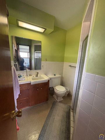 1614 W 12th Ave, Emporia, KS 66801