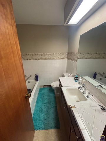 1614 W 12th Ave, Emporia, KS 66801