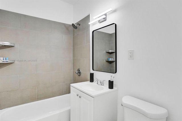 1656 Polk St 3, Hollywood, FL 33020