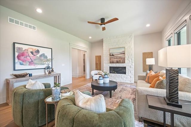 2705 W 74th Street, Prairie Village, KS 66208