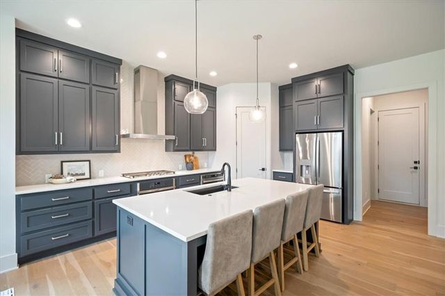 2705 W 74th Street, Prairie Village, KS 66208