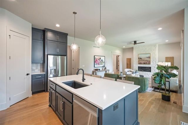 2705 W 74th Street, Prairie Village, KS 66208