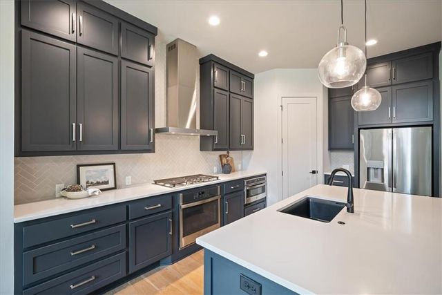 2705 W 74th Street, Prairie Village, KS 66208
