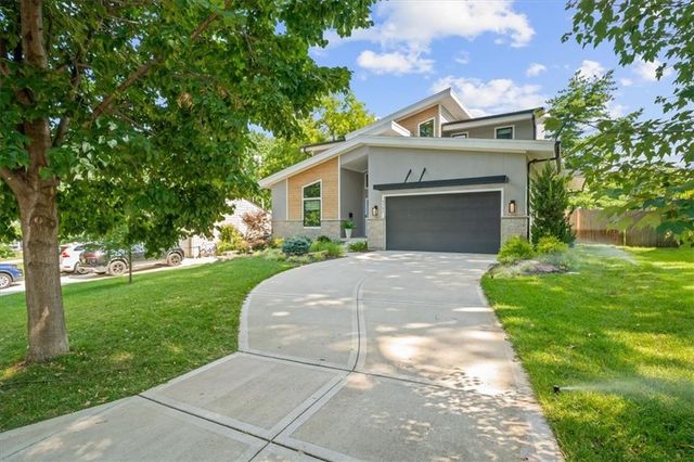 2705 W 74th Street, Prairie Village, KS 66208