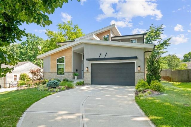 2705 W 74th Street, Prairie Village, KS 66208