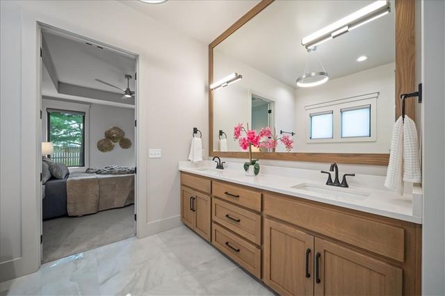 2705 W 74th Street, Prairie Village, KS 66208