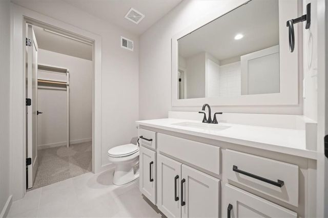 2705 W 74th Street, Prairie Village, KS 66208