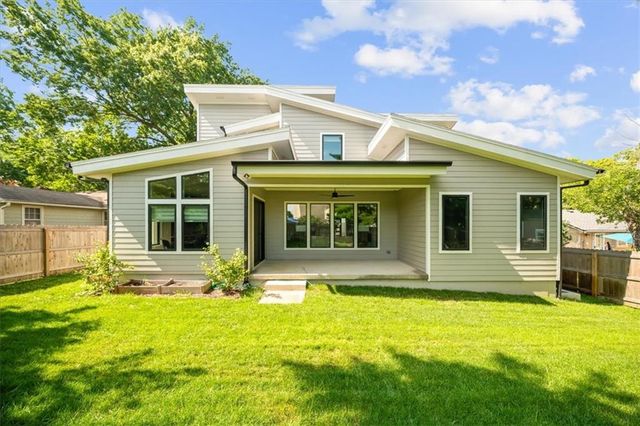 2705 W 74th Street, Prairie Village, KS 66208