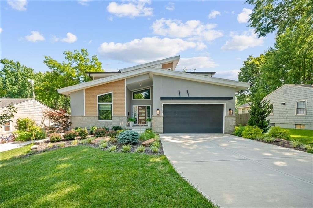 2705 W 74th Street, Prairie Village, KS 66208