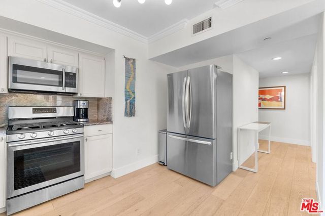 11842 Darlington Avenue 201, Los Angeles, CA 90049